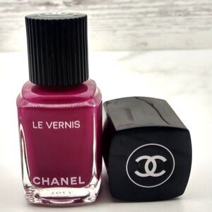Chanel Le Vernis Nails in Deep Vibration Pink